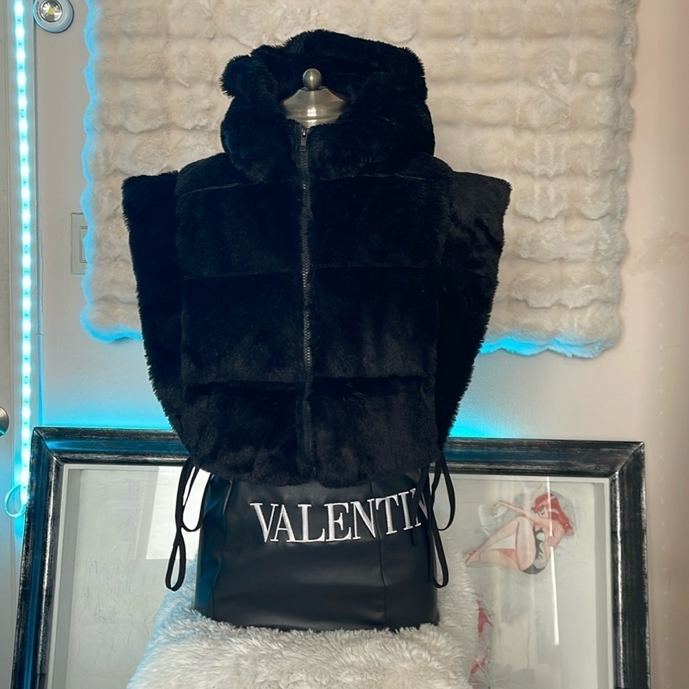 Faux fur black winter vest winter jacket with hoody . Great for layering NWOT - Picture 3 of 10
